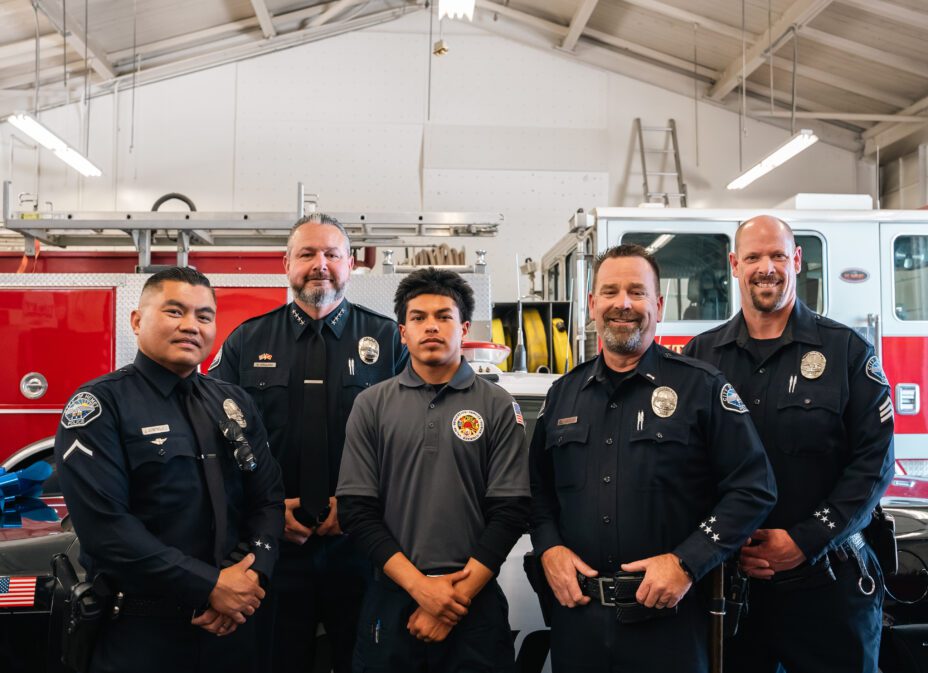Group photo of Hemet PD Staff with student speaker 